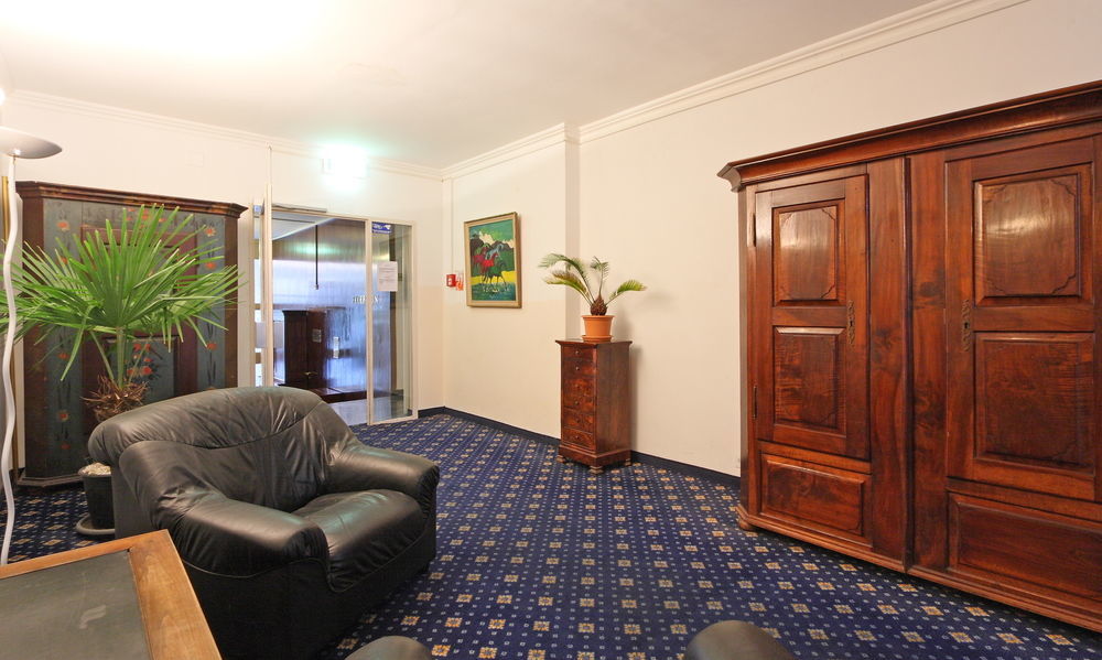 Longchamp Hotel 3*